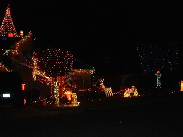 Hildebrand Christmas ScreenSaver/640x480_2005-12-04-12 Steiner Ranch Lights.jpg